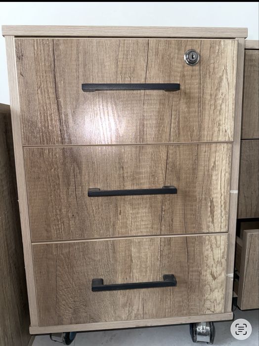 Тумбочки для офиса, кабинета. На колесиках и без. 54 шт в наличии