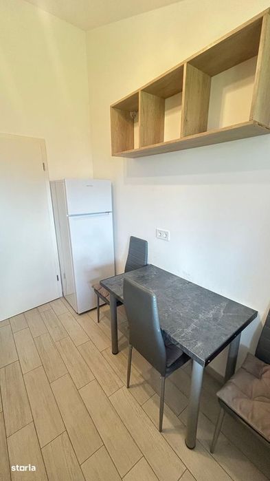 Garsonieră lângă mall Sanpetru, bucătărie separată, loc de parcare.