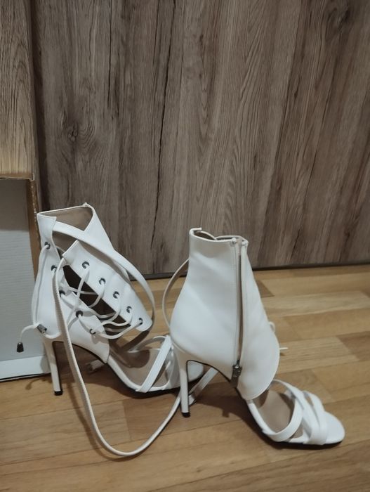 Летни боти с тънък ток