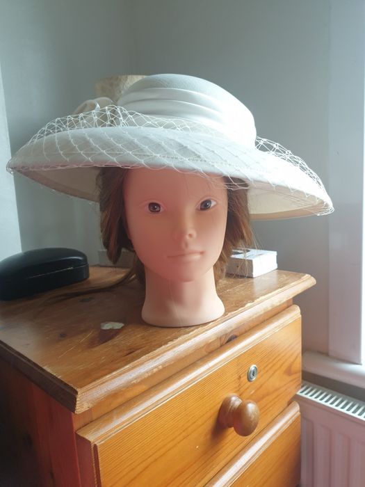 Pălărie crem pentru nunți