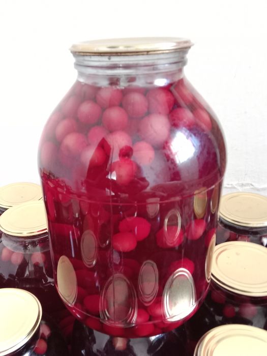 Продам Соленье огурцы и компоты