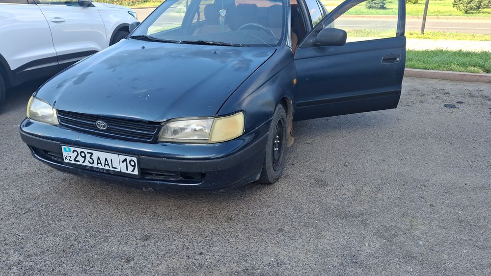 Тоиота карина  е