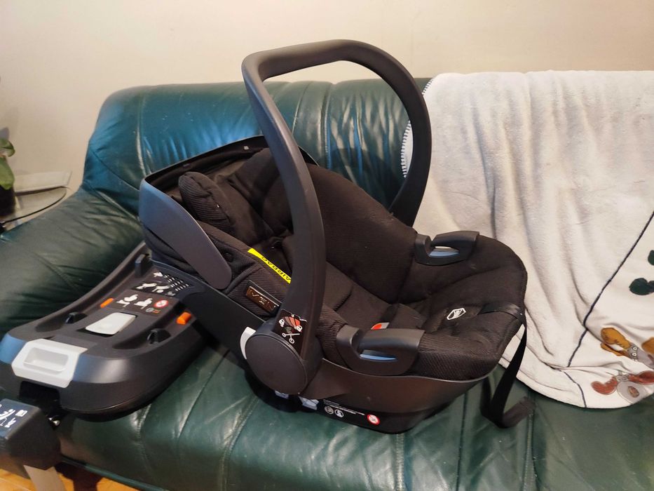 Столче за кола Moon + MOON ISOFIX основа