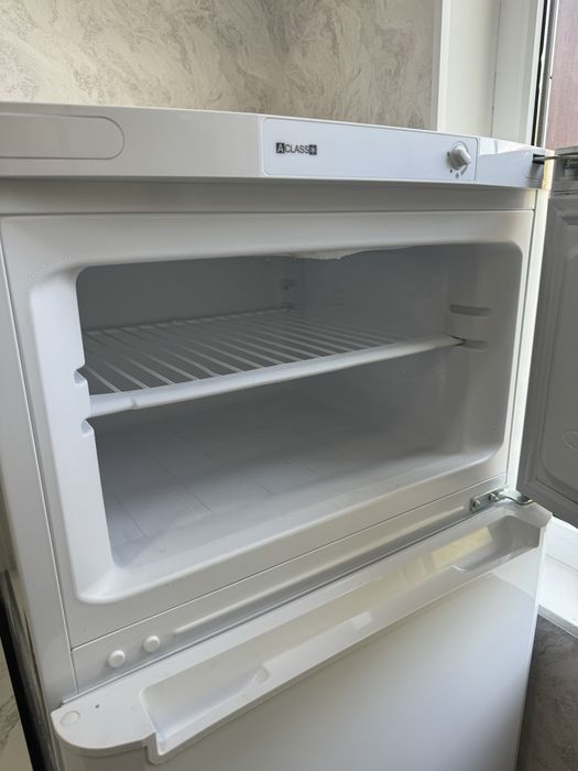 Продам новый холодильник Indesit