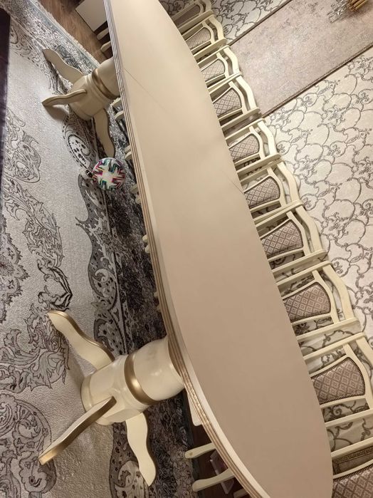 Стол со стульями