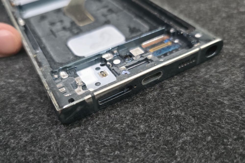 Экран с корпусом S22 Ultra