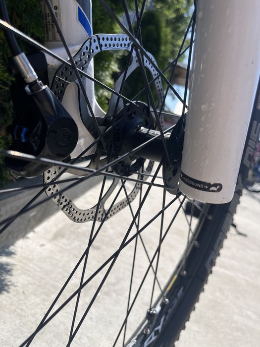 Bicicleta Bulls Copperhead 3 - furca pe aer, frane hidraulice
