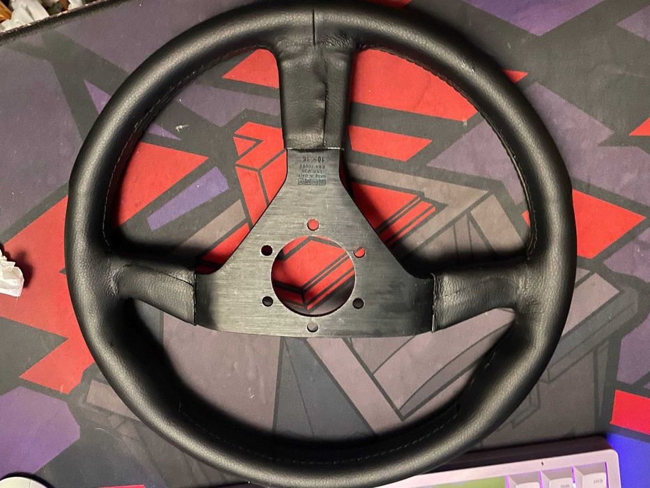 Продам руль MOMO