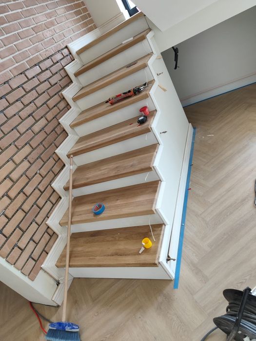 Montaj parchet laminat,SPC,herringbone,plinta,cornisa,incadramente,usi,trepte din lemn,plinta