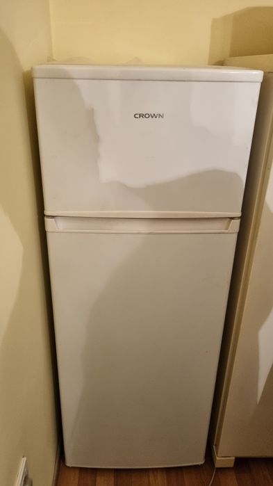 Crown Хладилник с 2 врати - с горна камера