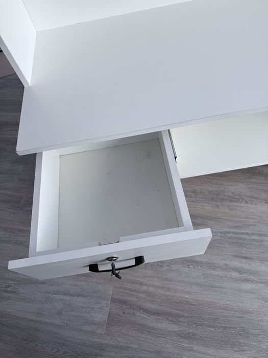 Продаю срочно ресепшн