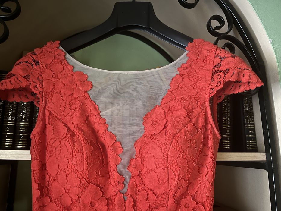 Rochie elegantă Mizar Fashion House – corai, mărimea 36 (S)