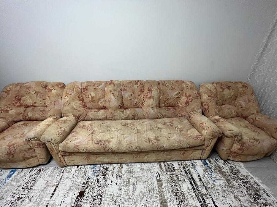 продаем диван для гостиной