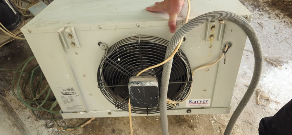 Холодильник Karier в хорошем состоянии