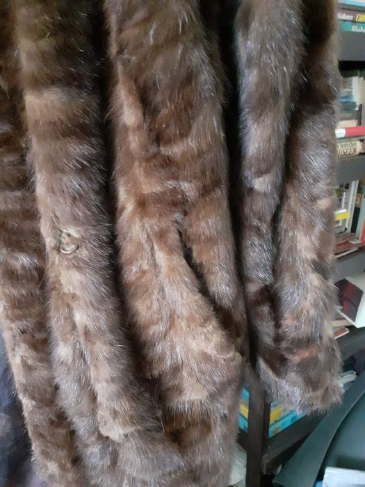 Haina blana nurca marimea 44