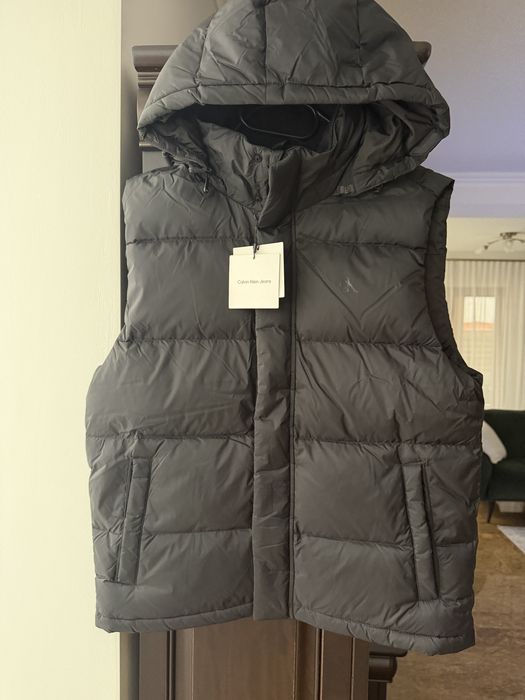 Vesta cu puf Calvin Klein noua originala