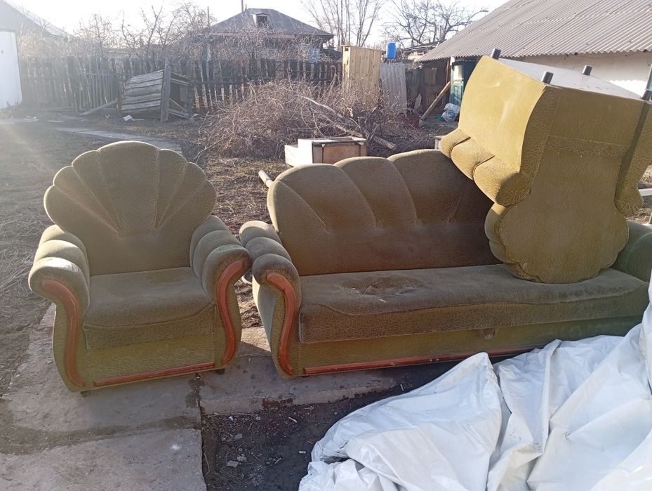 Диван и два кресла