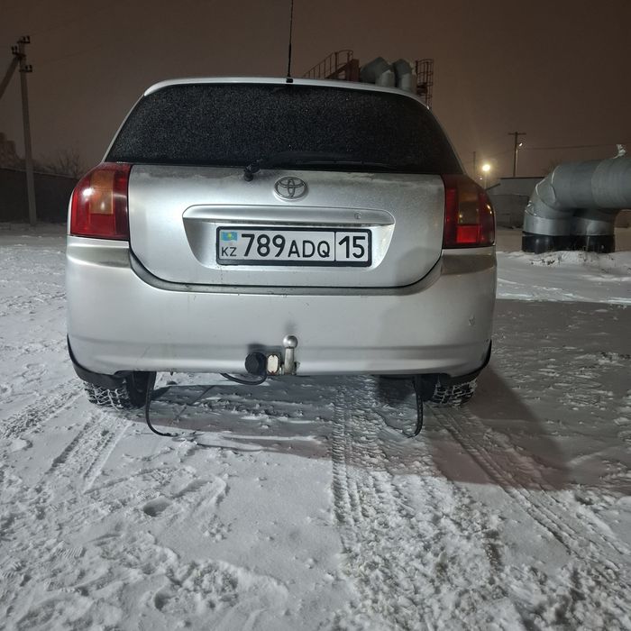 Тойота Королла е120 хэтчбек 2003год