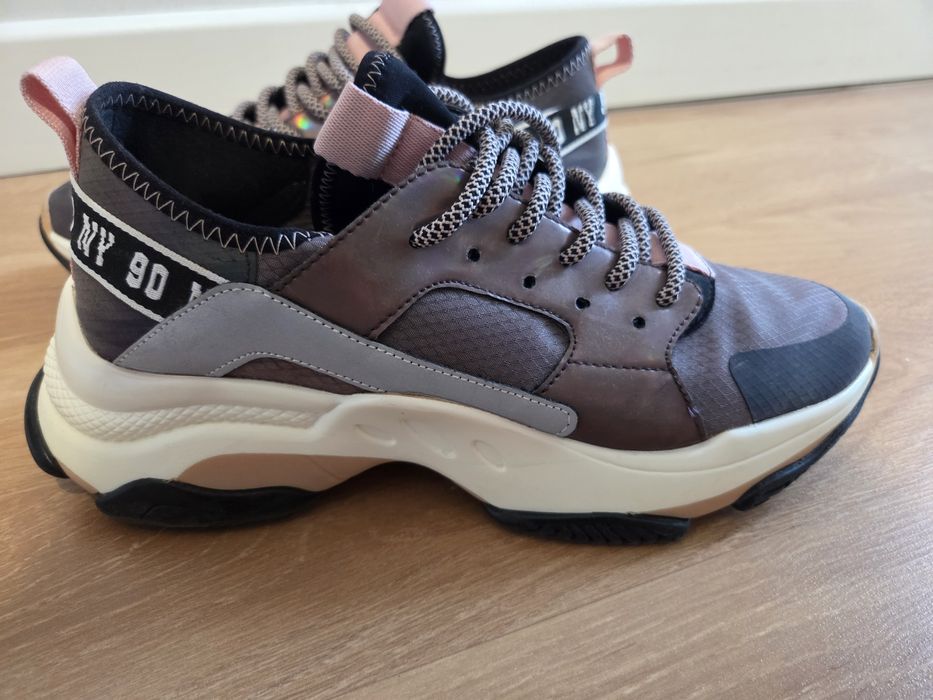 Adidasi Steve Madden nr 39