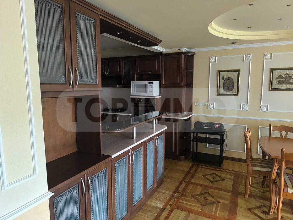 Дава се под наем Тристаен апартамент в Варна, Лятно кино Тракия - 115 кв.м за 900 € - Снимка #2