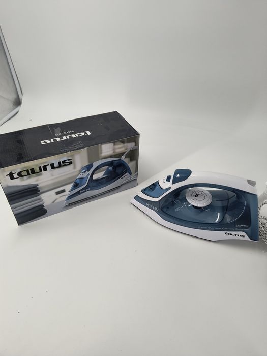 Чисто нова парна ютия TAURUS 2200w в синьо и розово