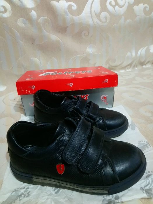 Продам полуботинки для мальчика школьные