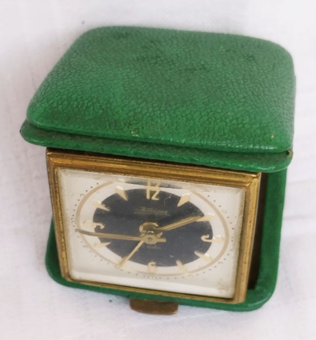 Ceas de masă mecanic Kaiser vintage cu 2 rubine.