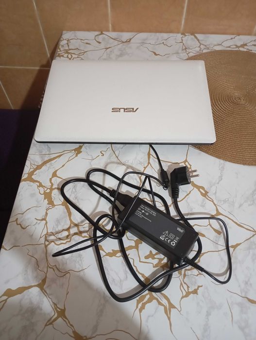 Leptop de vânzare  200 de lei