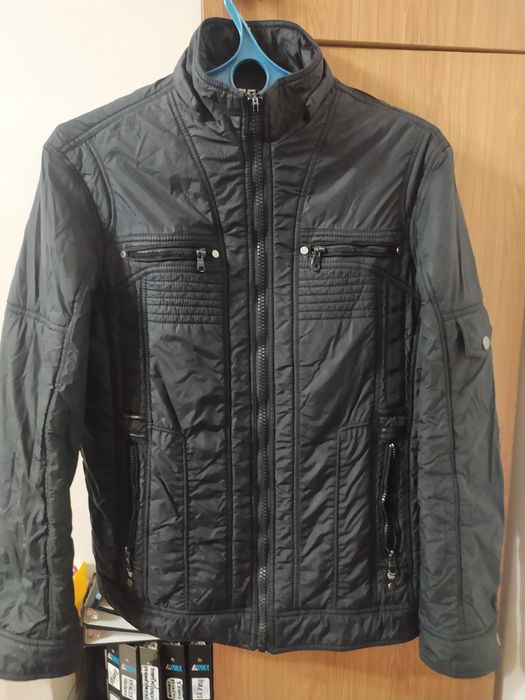 Мужские куртки, утеплённые, 46 - 48. Б/у, но в хорошем состоянии.