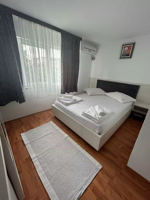 Vila Rosu Costinesti