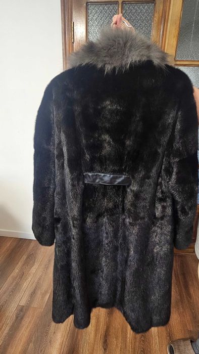 Продам 2 шубы (новые)