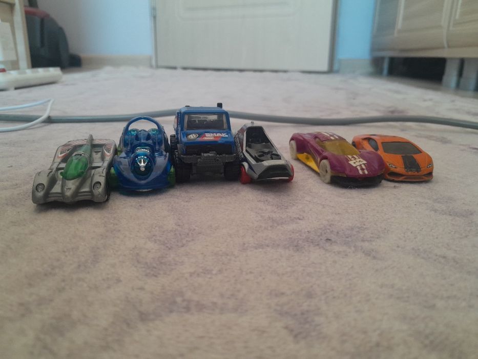 Машинки hotwheels