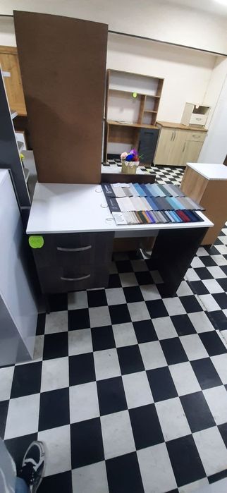 Письменный и компьютерные столы