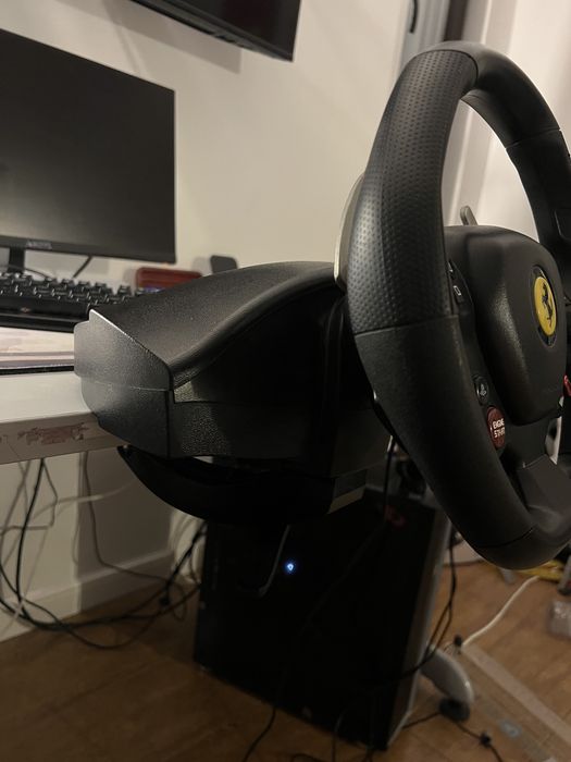 Volan și Pedale Thrustmaster T80 Ferrari 488 GTB Edition - PC / PS4 / PS5