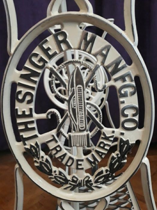 Picioare vechi din fontă, Singer