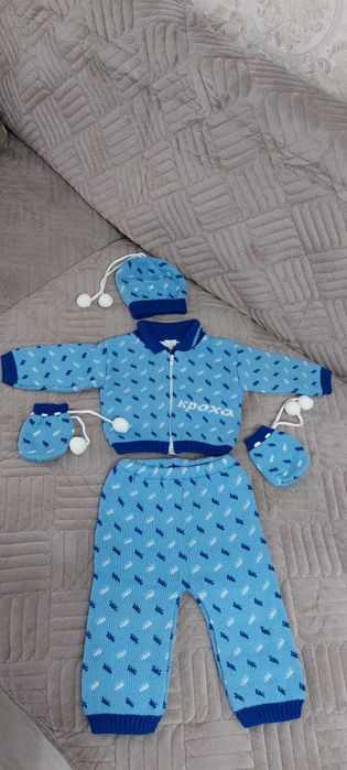 Продам теплые костюмчики для мальчика