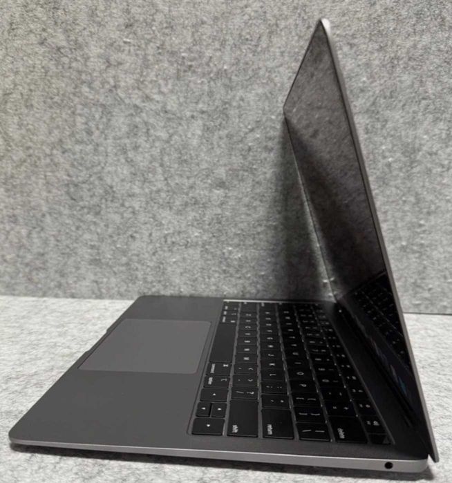 Apple Macbook 2019 8/256GB Ideal Holatda