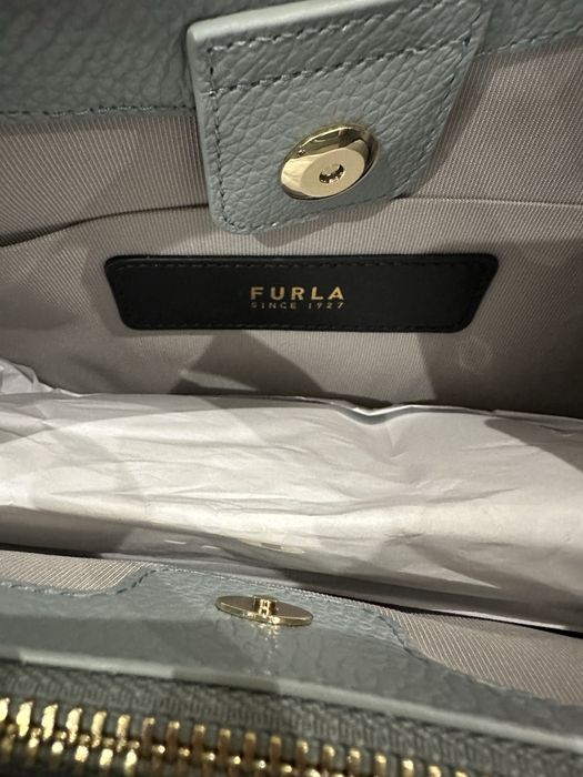 Чисто нова чанта Фурла от естествена кожа в цвят синьо сиво