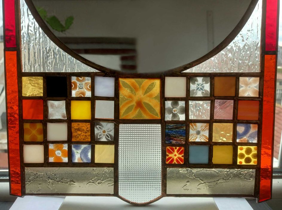 Огледало - Витраж в червено, жълто и бяло