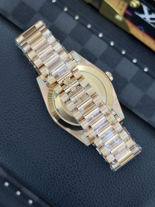 Rolex Day-Date Olive Dial Everose Gold 40mm
