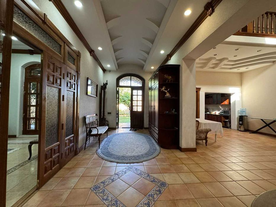 Дом 500 м2 участок 8 соток в центре. Метро Минор М.-Улугбекский (ИТ)