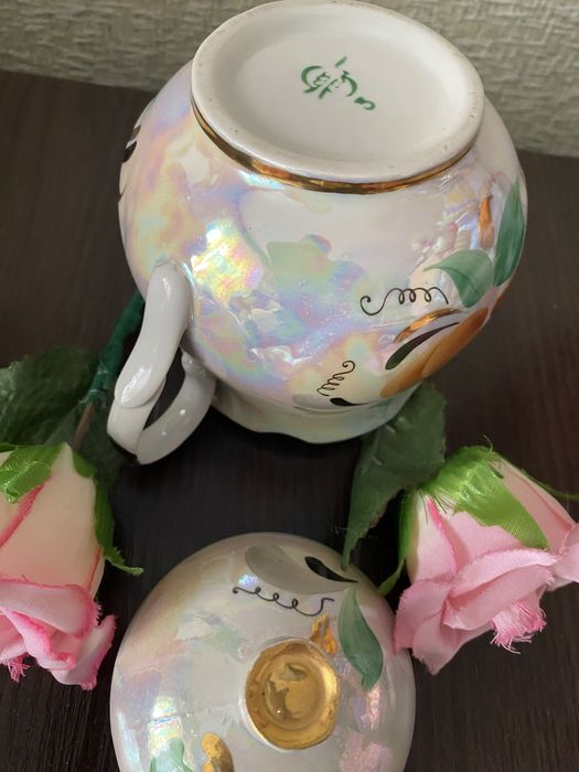 Сахарница и кофейник,