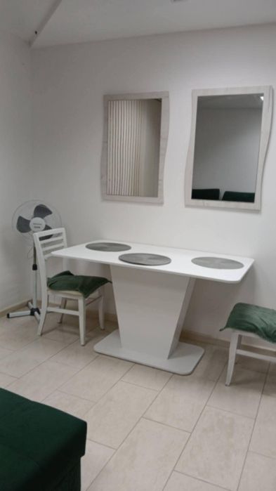 Дава се студио под наем