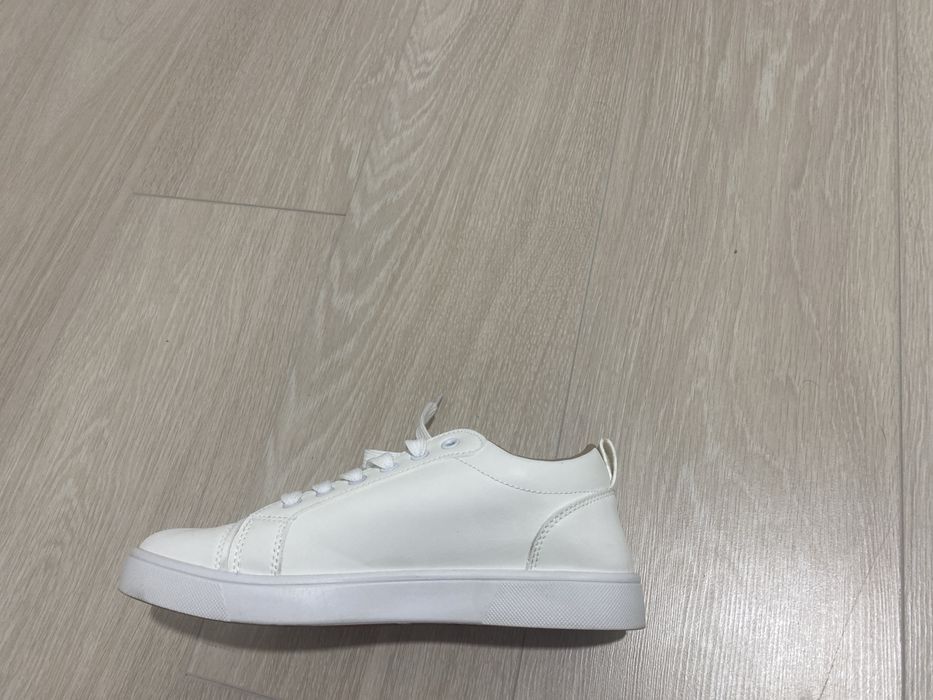 Кроссовка louboutin