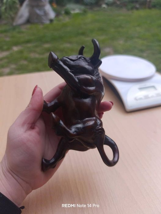 Статуетка на Бик