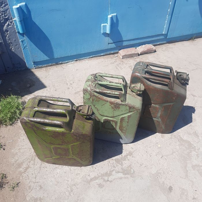 Продам канистры железные
