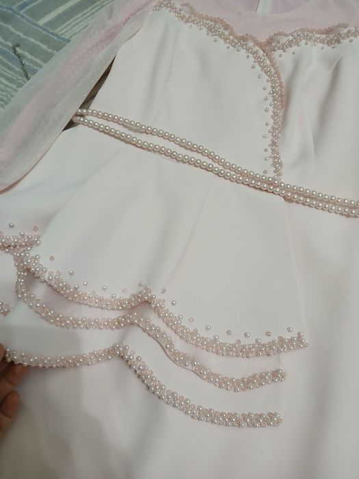 Oqshom libosi och pushti