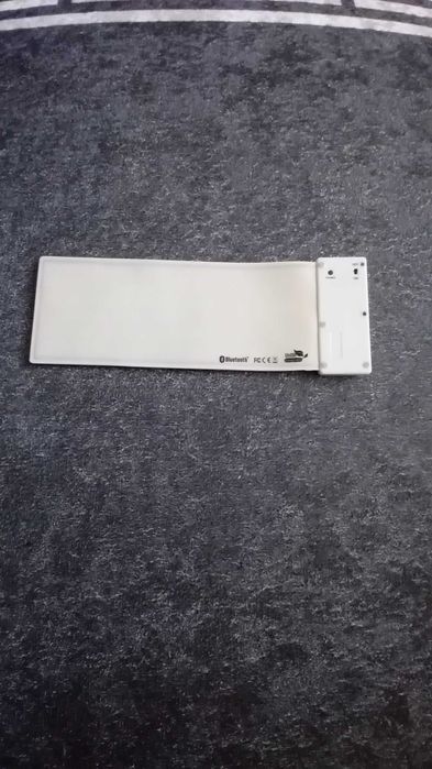 Продавам згъваема клавиатура със блютут