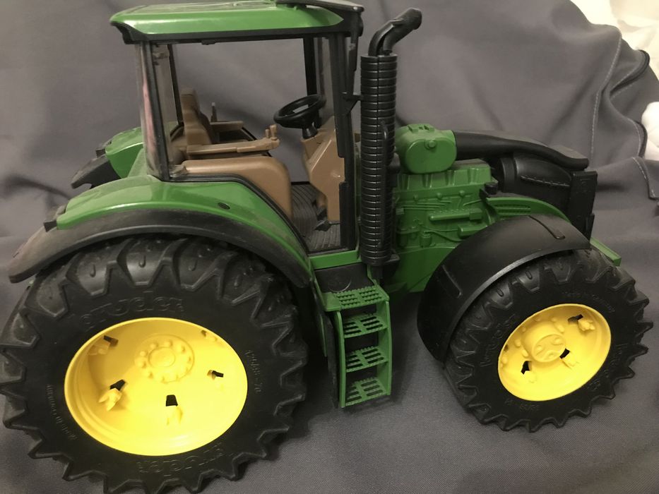 Продам модель трактора John Deere BRUDER Джон дир «Брудер»