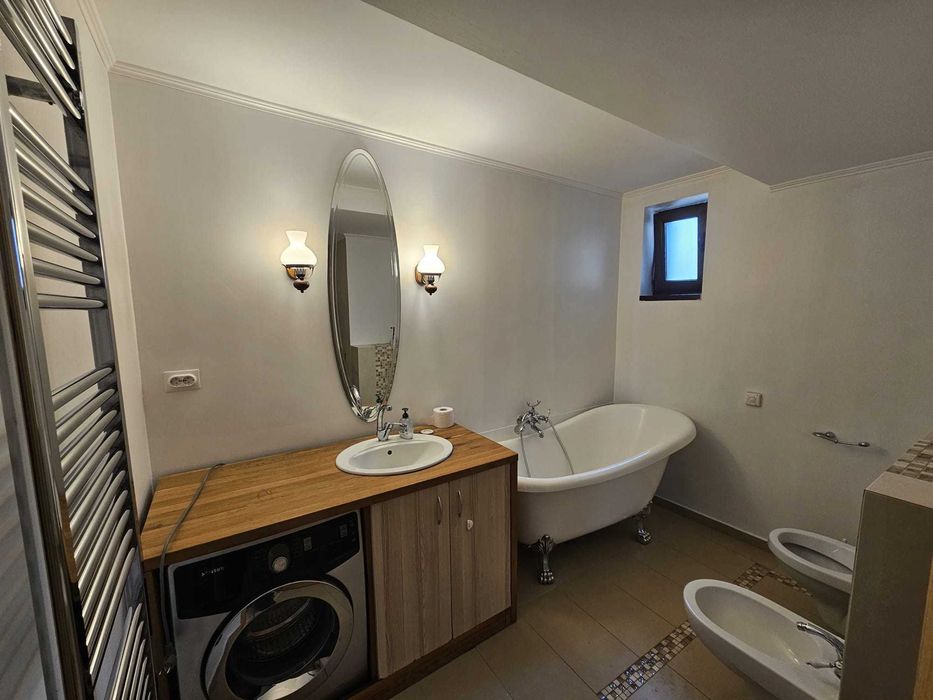 închiriez apartament 3 camere, ultracentral str. Zimbrului nr. 7